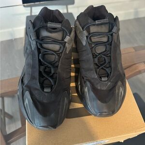 Yeezy Men's Black and Gray Sneakers
